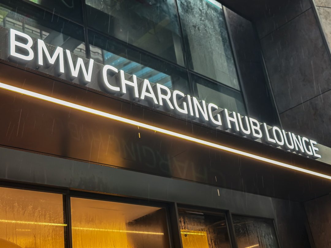 BMW  차징허브라운지 오픈식